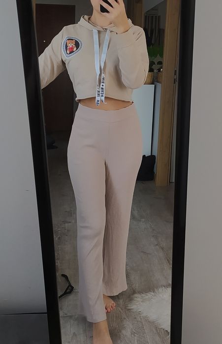 Materiałowe prążkowane spodnie na wiosnę lato