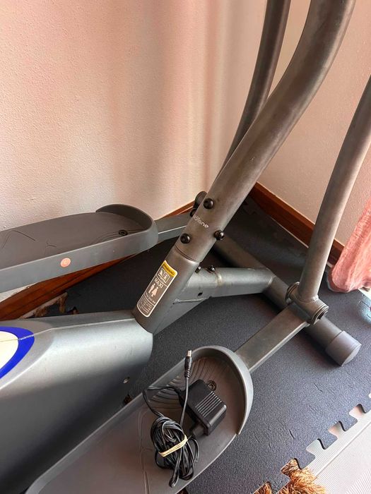 Bicicleta Elíptica em Bom Estado e a Funcionar - para o seu bem estar
