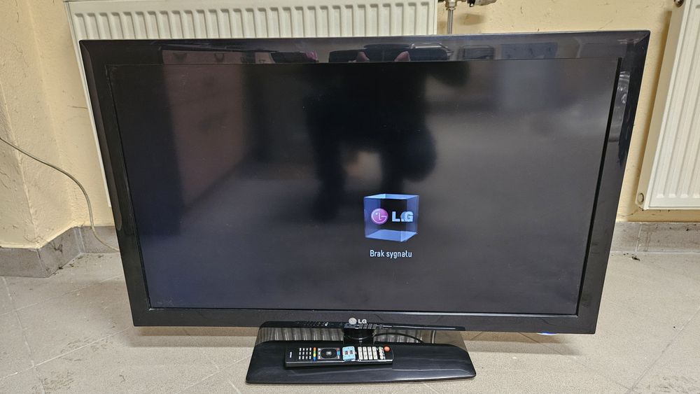 Telewizor LG LCD 42 cale  42LD450 nowy pilot