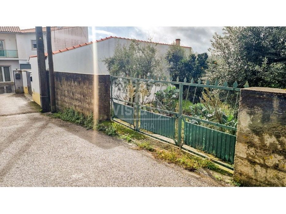 Terreno com Viabilidade de Construção - 456 m² | Próximo de Leiria