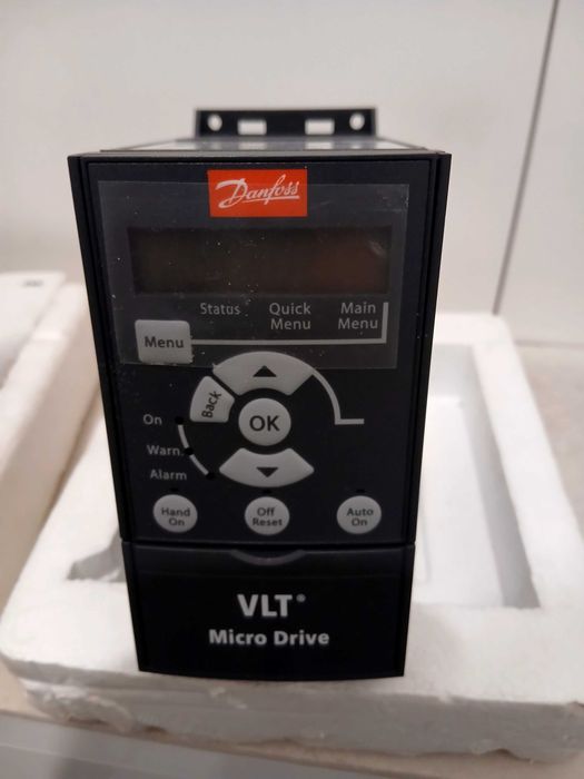 Falownik Przemiennik danfoss VLT FC-051PK37S2