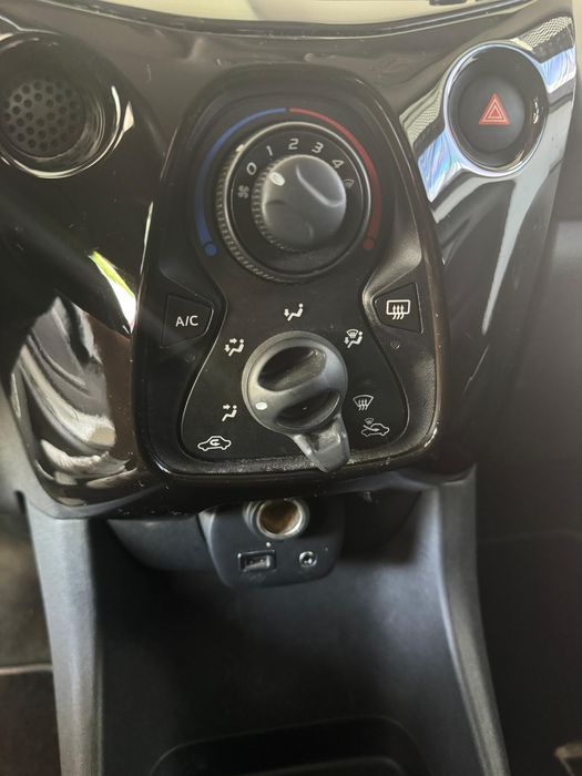 PEUGEOT 108 1.2 PureTech / VTi Allure 2014 Manual