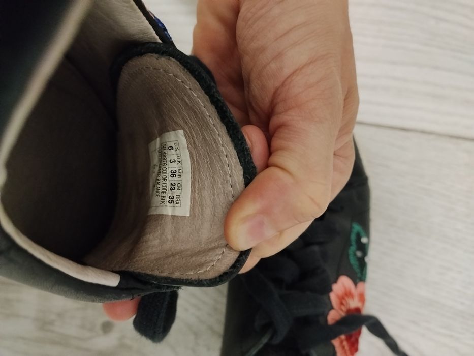 Tenis pretos em pele da Skechers