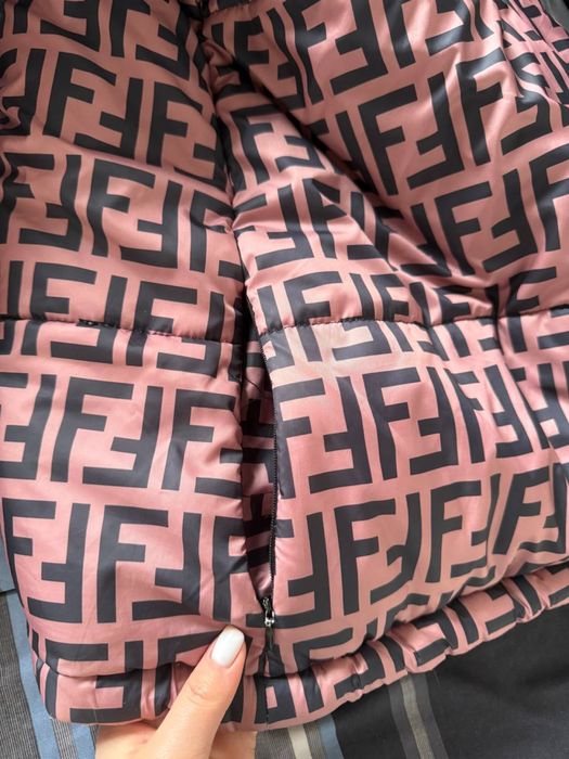Пуховик під бренд Fendi