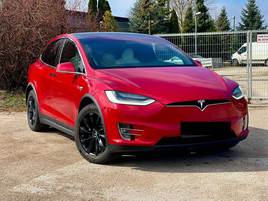 Na sprzedaż Tesla Model X