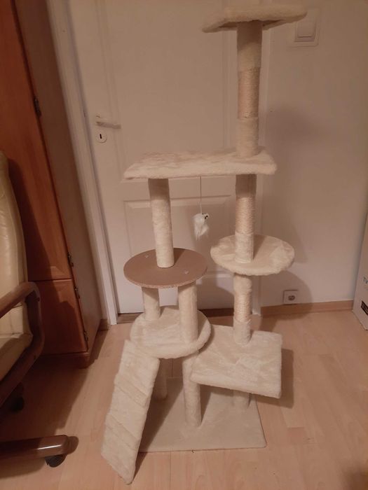Duży drapak dla kota