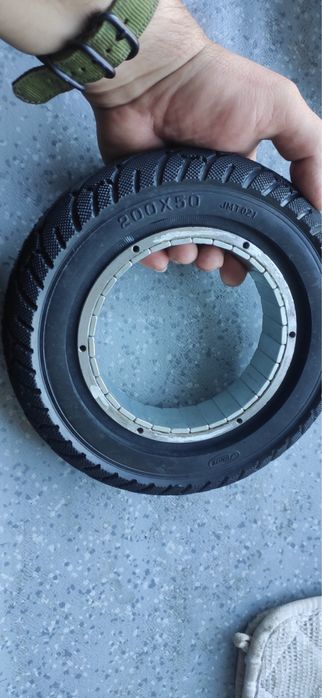 Бескамерная 200х50 антипрокольная литая шина покрышка для электросамок