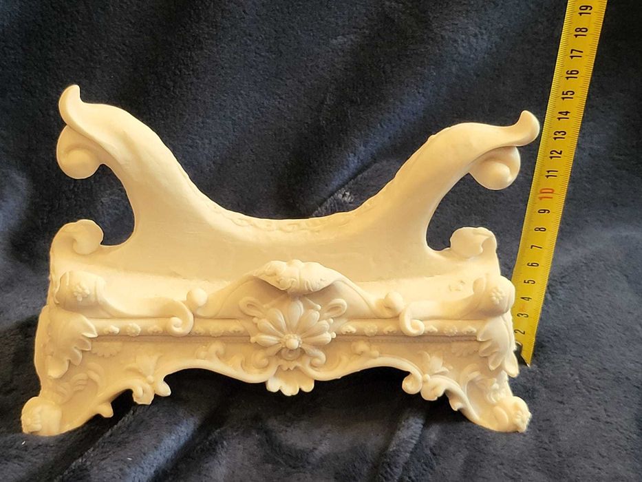 Elegante Suporte Decorativo em Marfinite para Quadros e Molduras