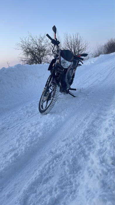 Продам мотоцикл на ходу пацює майже новий