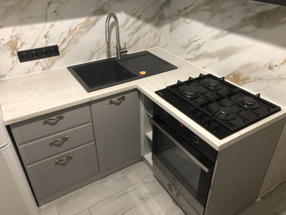 Плиточник, укладка керамической плитки