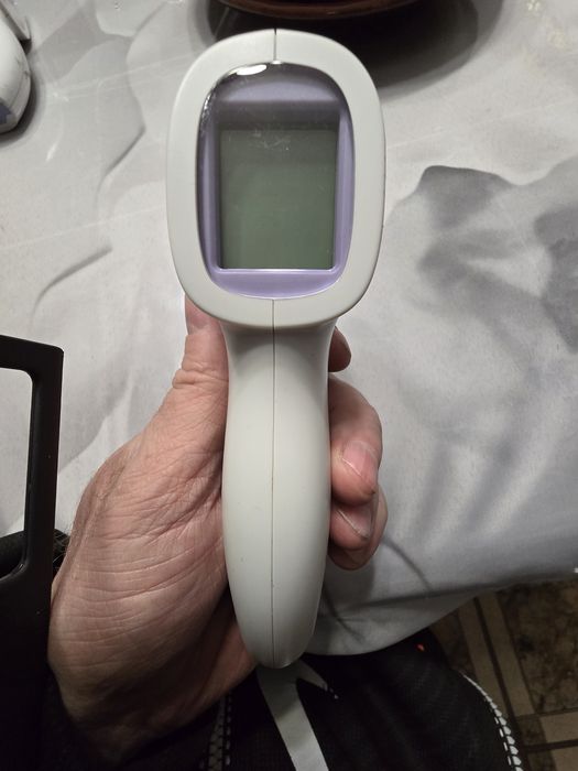 Termometr bezdotykowy HetaidaHTD 8813