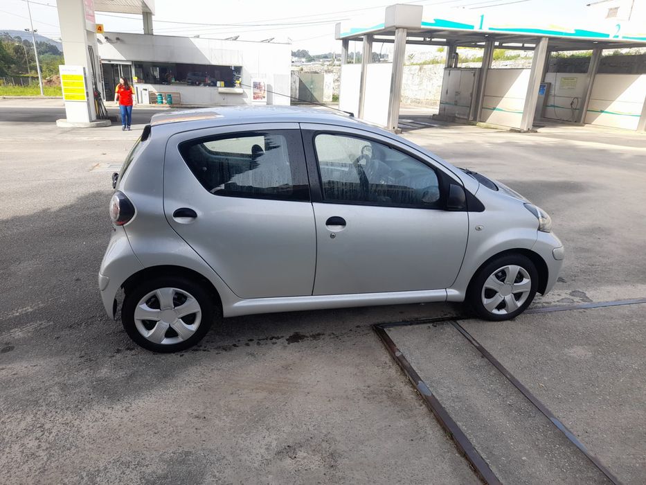 Toyota Yago 1.0 com AC e Radio