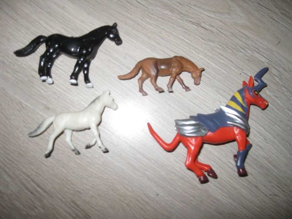 Mix figurek konie i inne różne