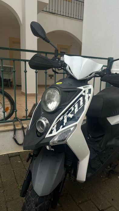 Moto  eletrica  vortex  1300 €e  SYM a gosolina 750€