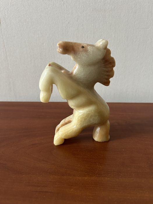 Статуэтки фигурки из оникса