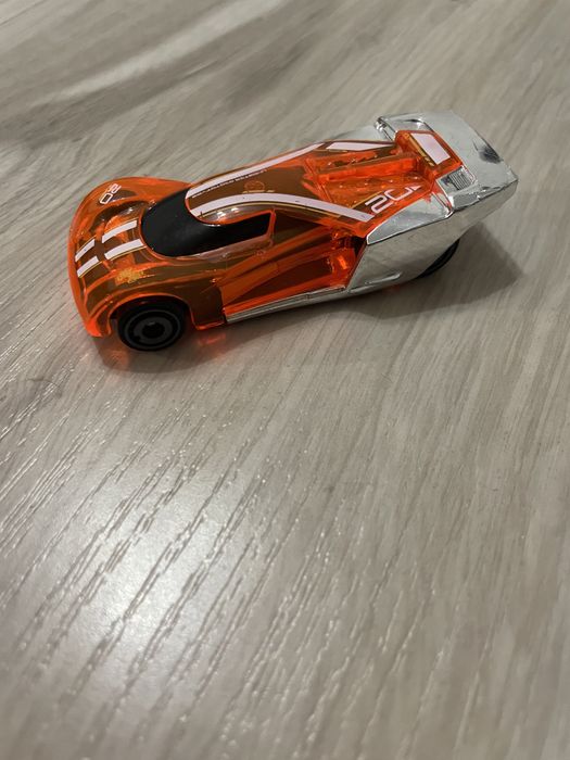 Машинка hot wheels