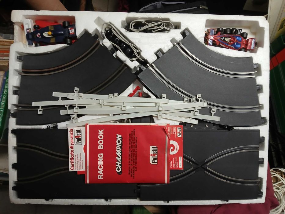 Pista elétrica de automóveis "CHAMPION" e comboio elétrico "LIMA"