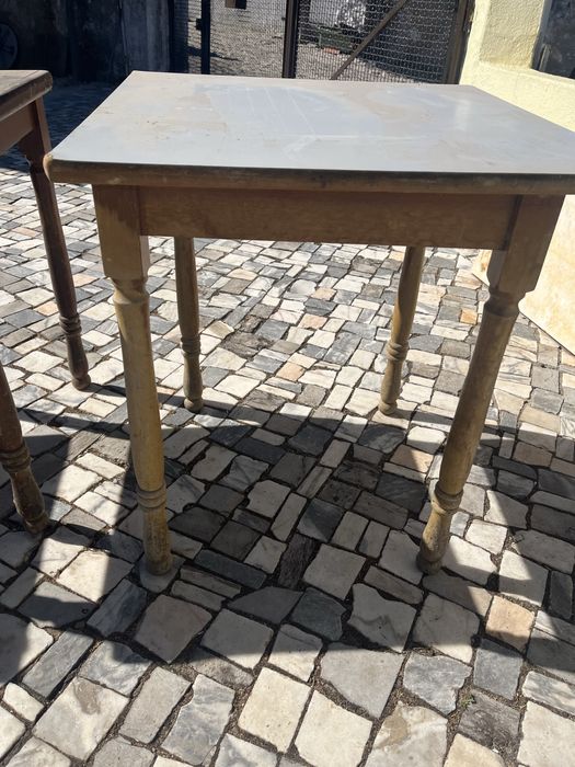 6 Mesas em madeira (restauração) 60 x 60 cm