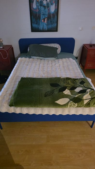 Cama de Casal Moderna Estofada Azul – Excelente Estado