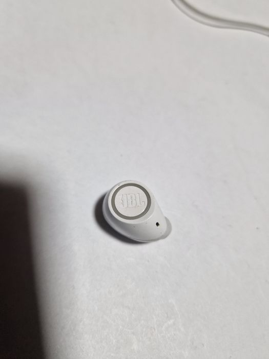 Sluchawka pojedyncza  prawa Jbl free 2