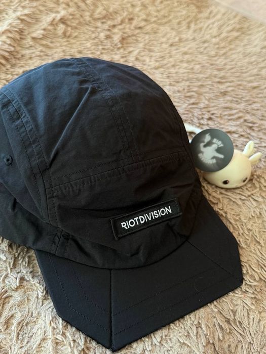 Продам кепку riot division