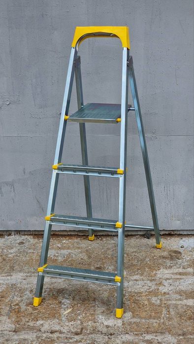 Драбина-стремянка сталева легка 0,6м-2мм