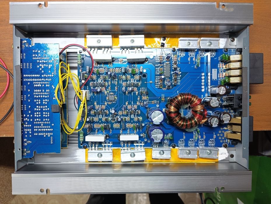 4х канальний підсилювач Presense z45