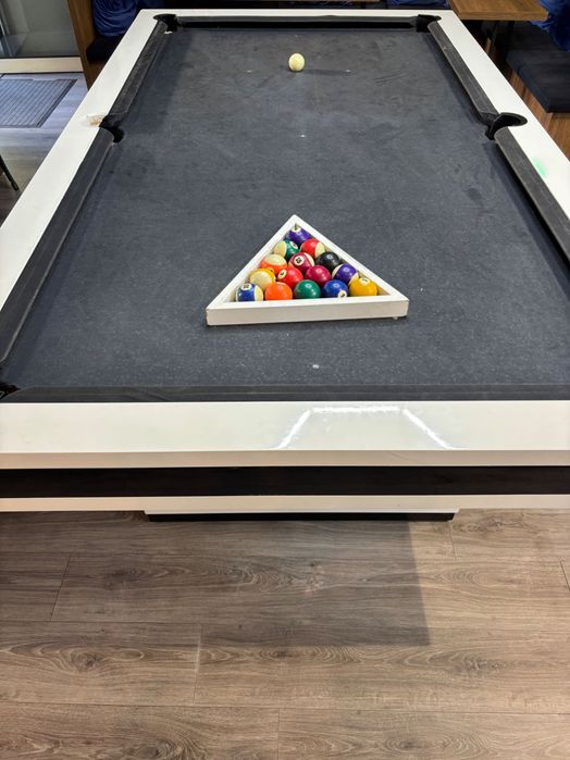 Vendo bilhar preto e branco/mesa de jantar