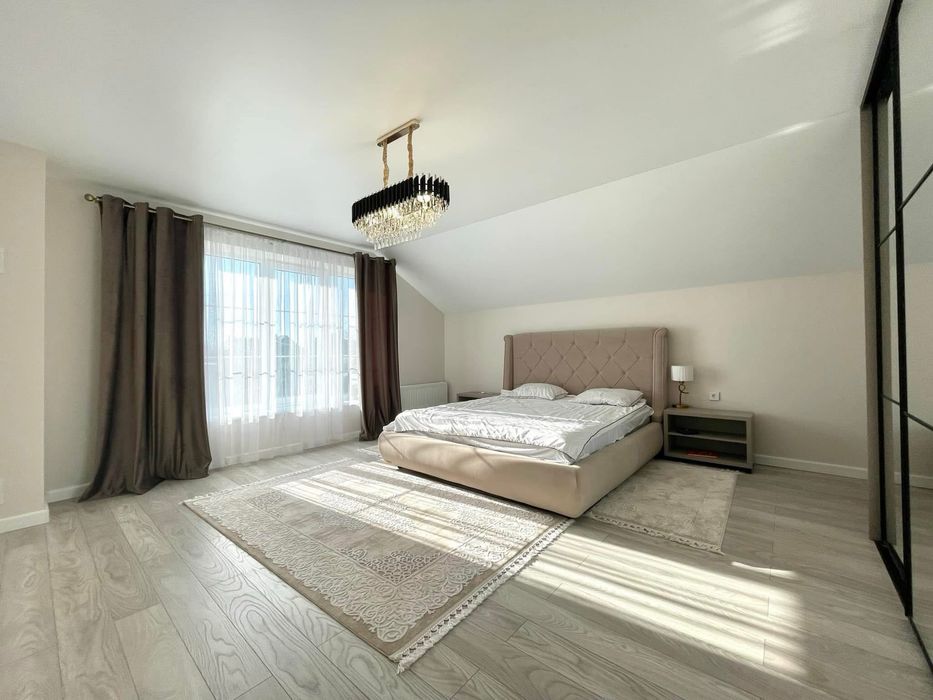 Продам будинок неподалік міського озера!