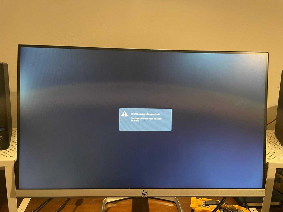 Monitores HP 24" e Samsung 22"