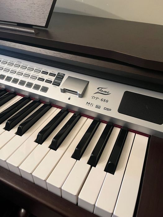 Piano Fame DP-680