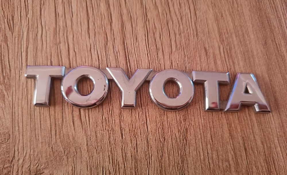 Znaczek emblemat Toyota