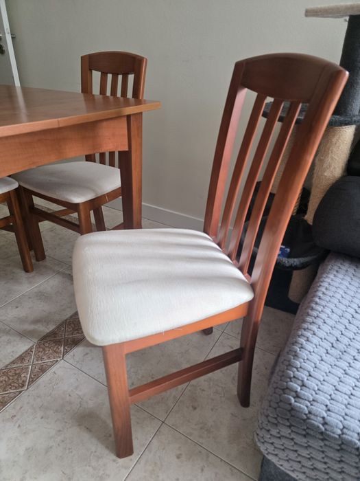 Mesa Extensível em Cerejeira + 4 Cadeiras + Capas (C/ Entrega)