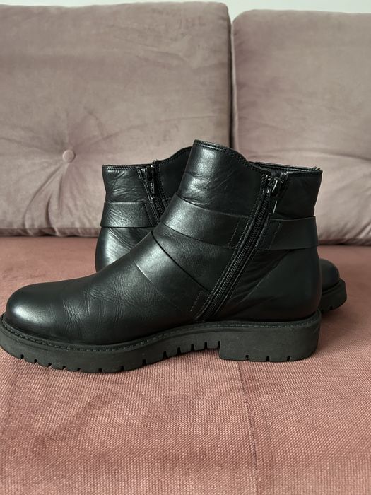 Czarne skórzane buty bikery biker botki motocyklowe klamry Pier One 39