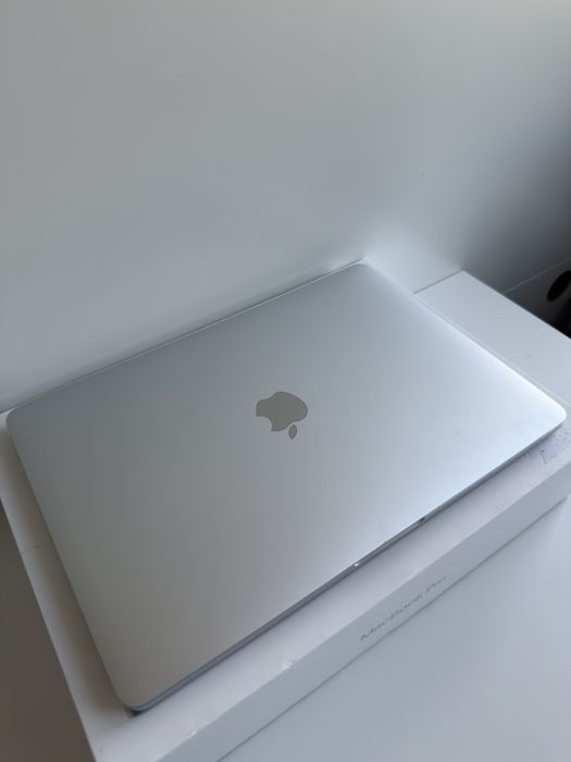 MacBook Pro M2 13” / 256 GB / Gwarancja / zadbany stan !