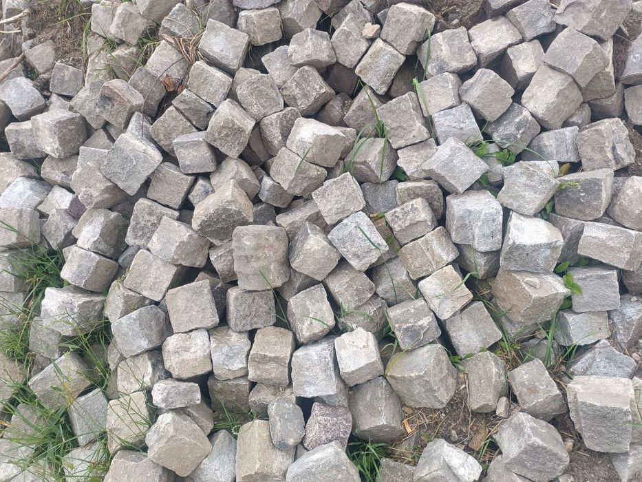 Kostka granitowa duża ok 80-90 m2