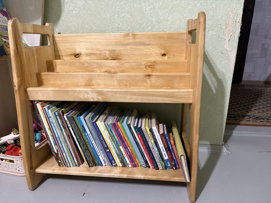 Книжкова полиця дитяча