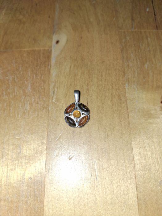 Zawieszka z bursztynem