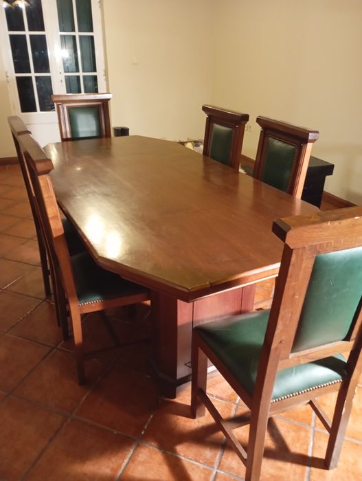 Mesa maciça c/ cadeiras