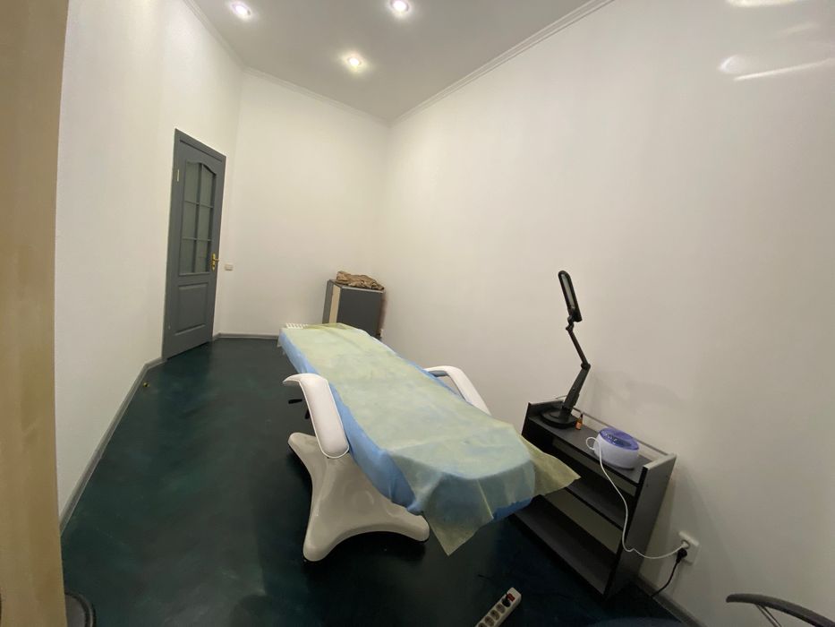 Оренда  салону або залу кабінетів та робочого місця салон краси