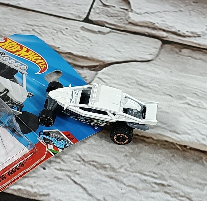 Hot Wheels samochodzik Dune It Up