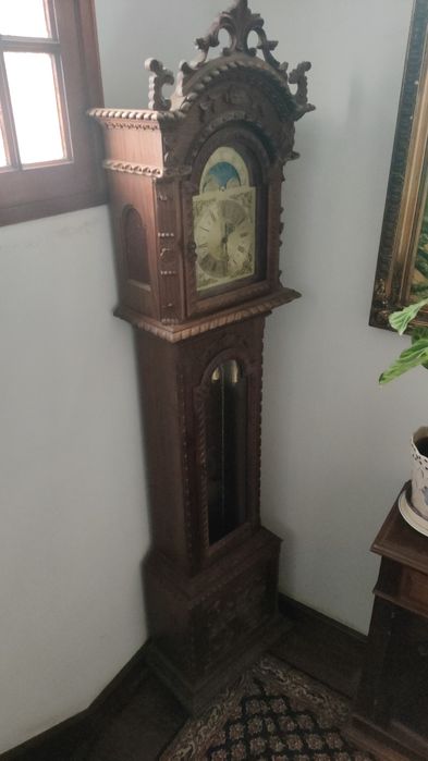 Relógio antigo trabalhado e funcional