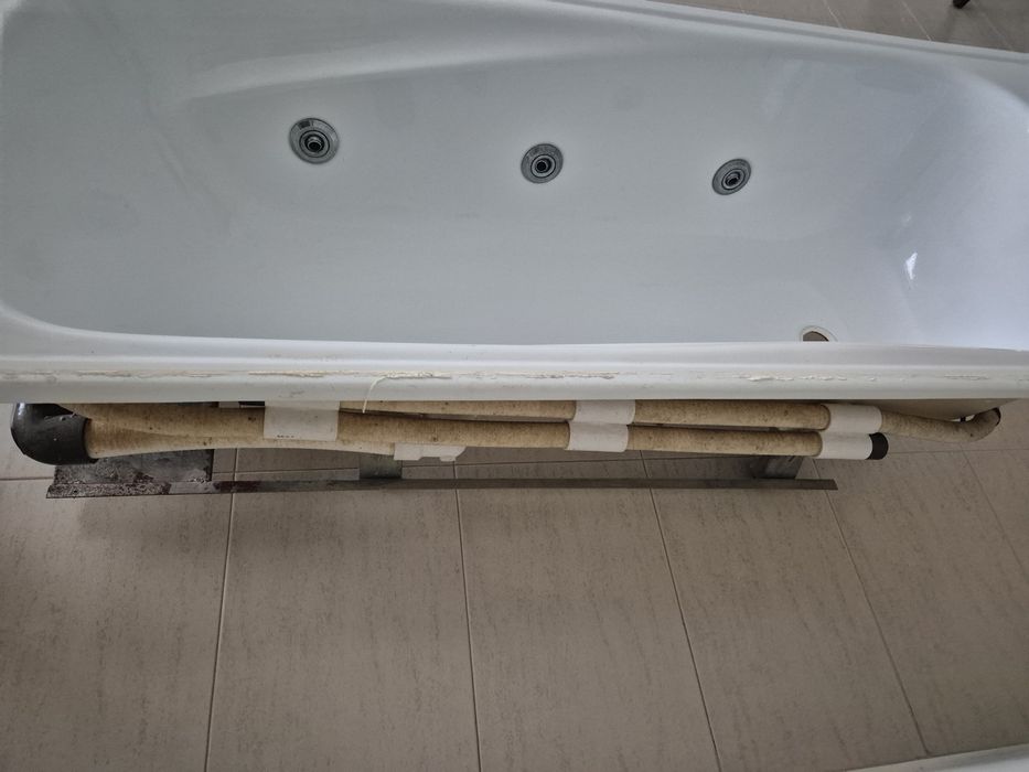 170x70 Whirlpool Bathtub64285351259650123