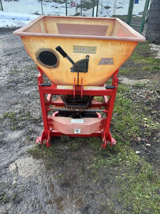 Rozsiewacz taśmowy  motyl kłos  piaskarka solarka posypywarka siewnik