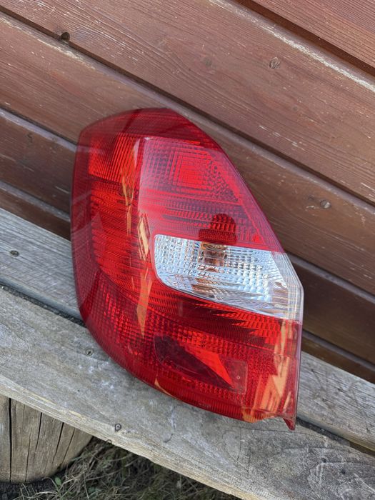 Lampa tylna lewa Skoda Fabia II Lift