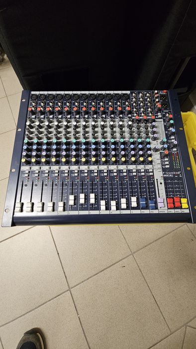 Zestaw nagłośnienia Mackie Thump, Soundcraft MFXi, Gravity, AKG wms40