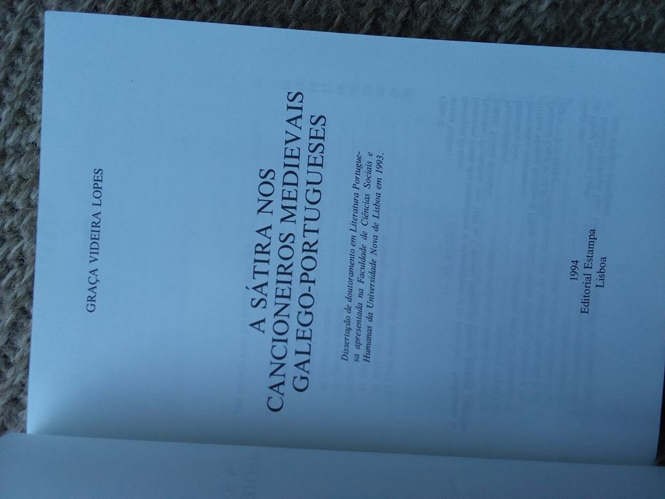 Livro " O Indesejado" e  " A Sátira dos Cancioneiros Medievais"