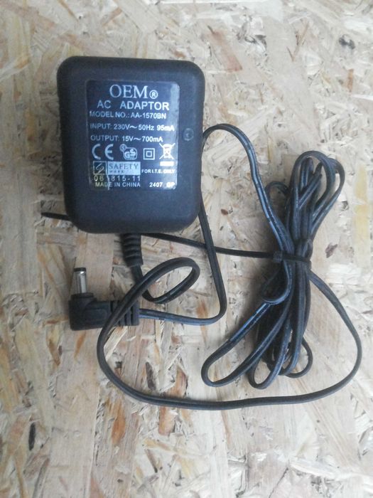 Блок питания - адаптер переменного тока  15 вольт 0.7 ампер, 1 а