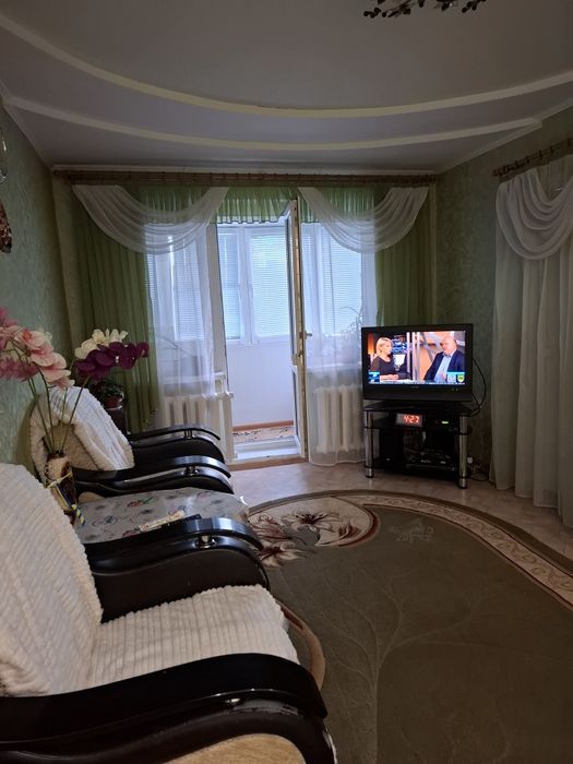 Продам 2х кімнатну квартиру біля 16 міськлікарні ( 44 квартал)+ гараж