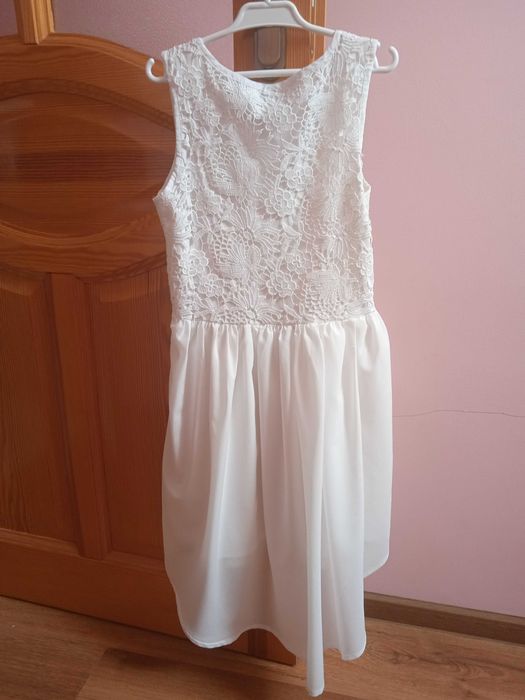 sprzedam sukienkę rozmiar 146